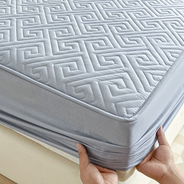 91家纺网 家纺一手货源 找家纺 卡伦家纺 2025新款水洗磨毛夹棉床笠系列 回形格-浅灰