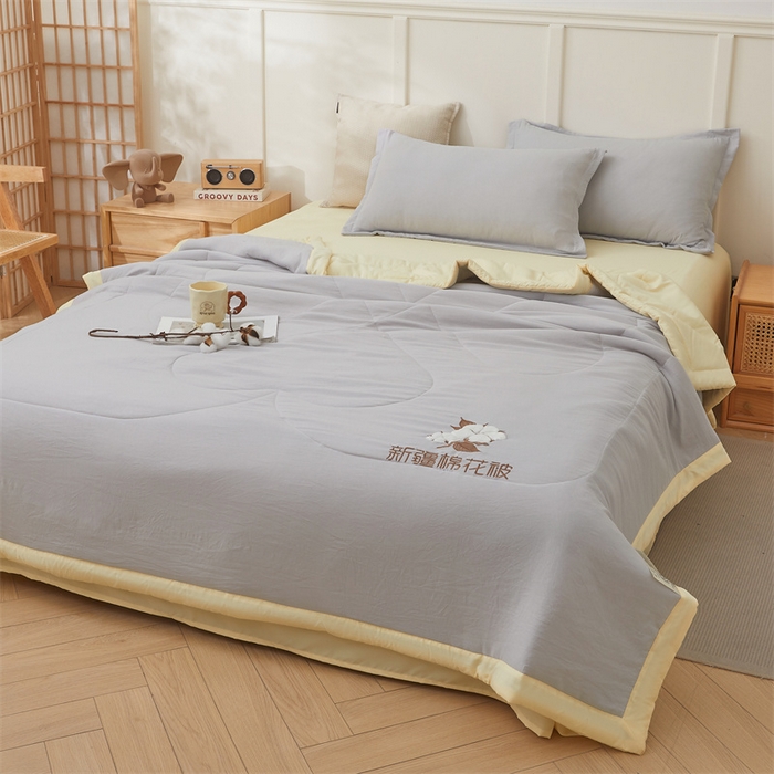 91家纺网 家纺一手货源 找家纺 西域种棉人·千百笠 2025新款A类100%新疆棉花夏凉被纯棉全棉填充毛巾绣绣花纯色双拼原棉空调被夏被 云暖-云雾灰