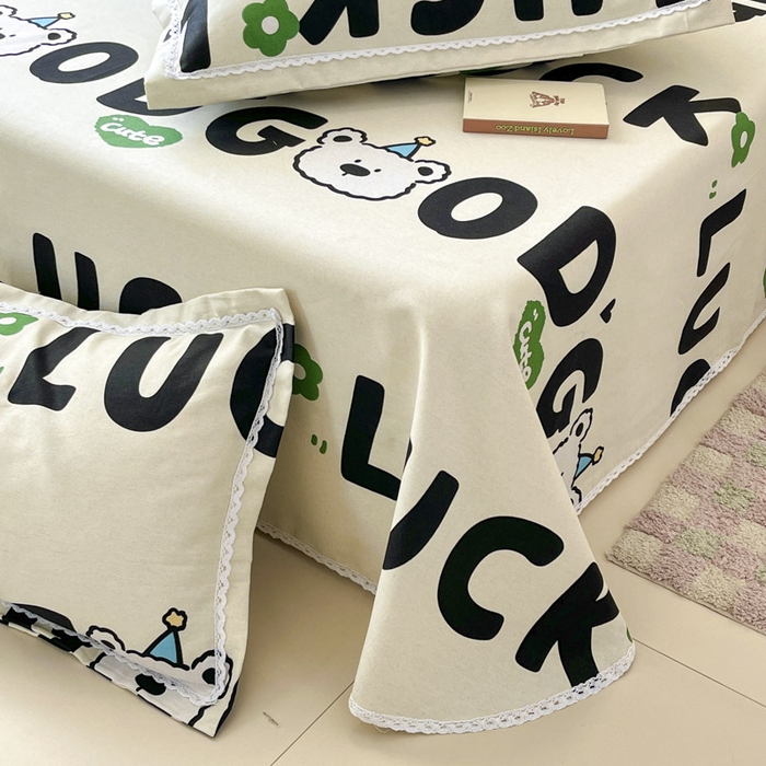 91家纺网 家纺一手货源 找家纺 新印象  2025新款花边老粗布床单款床笠款三件套字母熊