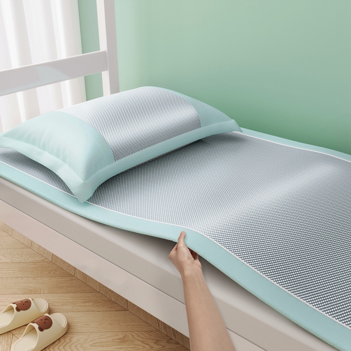 91家纺网 家纺一手货源 找家纺 川悦生活 2025新款纯色凉感冰丝席-小床 眠眠熊猫-蓝灰