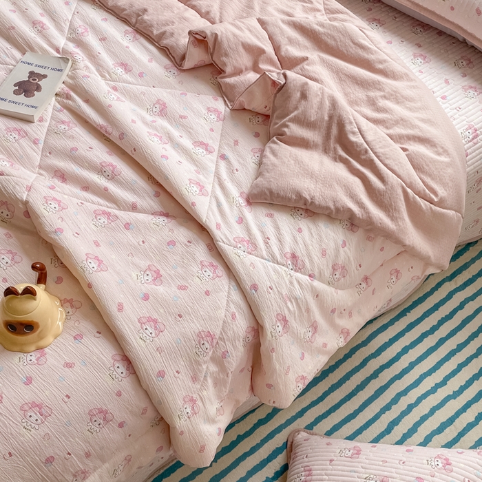 91家纺网 家纺一手货源 找家纺 老帅的工厂店 2025新款a类云感双层纱7a抗菌夏被床盖四件套 甜心兔