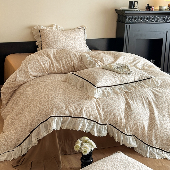 91家纺网 家纺一手货源 找家纺 蓝邻家纺 2025春夏新款全棉纯棉复古双层纱花边织带款四件套 秋之寄语