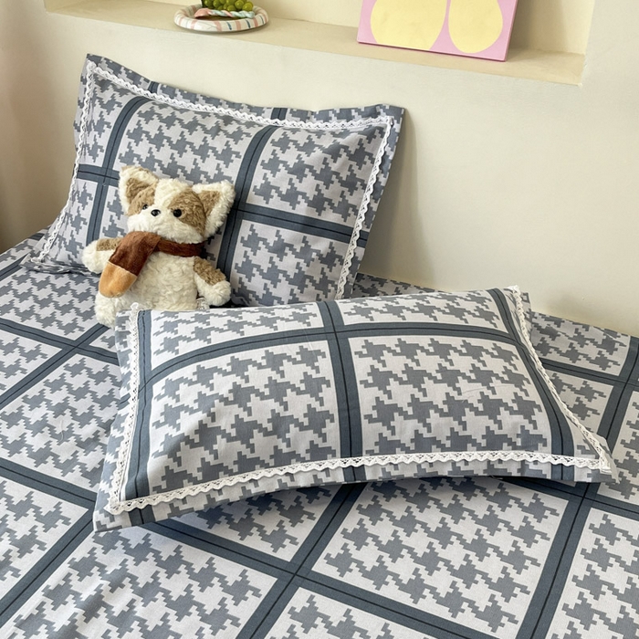 91家纺网 家纺一手货源 找家纺 新印象  2025新款花边老粗布床单款床笠款三件套蓝色千鸟格