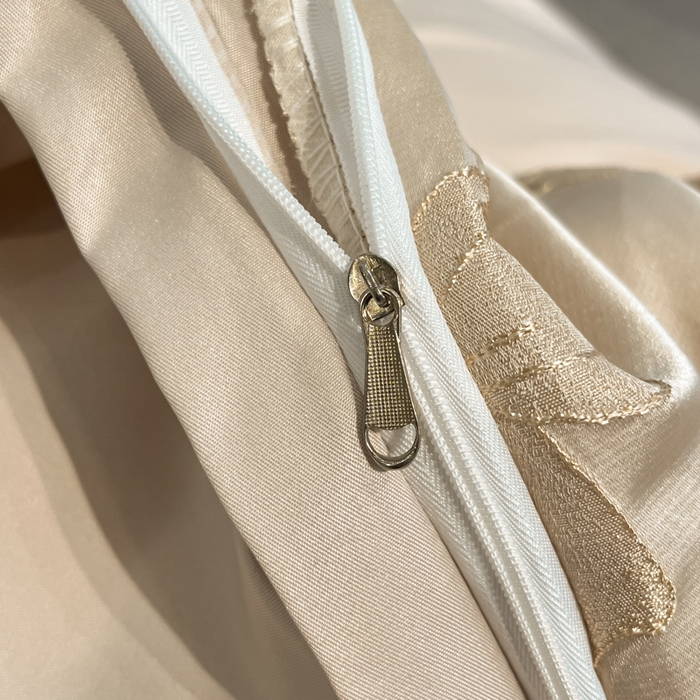 91家纺网 家纺一手货源 找家纺 米彩家纺 2025新款A类水洗真丝金丝浮雕提花绣花四件套 情结-香槟