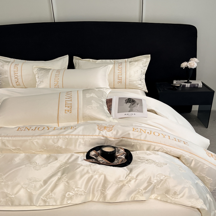 91家纺网 家纺一手货源 找家纺 米彩家纺 2025新款A类水洗真丝金丝浮雕提花绣花四件套 富蝶-奶白