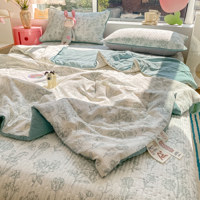 91家纺网 家纺一手货源 找家纺 老帅的工厂店 2025新款a类云感双层纱7a抗菌夏被床盖四件套 花开漫漫