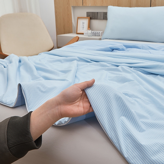 91家纺网 家纺一手货源 找家纺 金喜 2025新款A类高克重冰丝夏被云母凉感夏凉被子（10%氨纶） 云母蓝