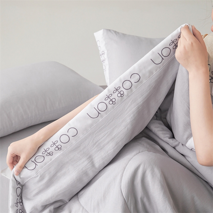 91家纺网 家纺一手货源 找家纺 西域种棉人·千百笠 2025新款A类100%新疆棉花夏凉被纯棉全棉填充毛巾绣绣花纯色双拼原棉空调被夏被 千寻星光灰