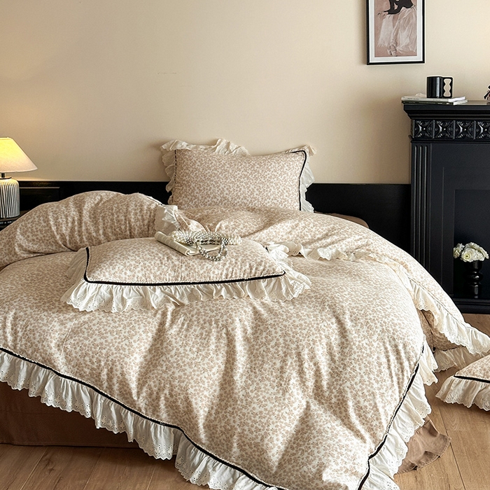 91家纺网 家纺一手货源 找家纺 蓝邻家纺 2025春夏新款全棉纯棉复古双层纱花边织带款四件套 秋之寄语