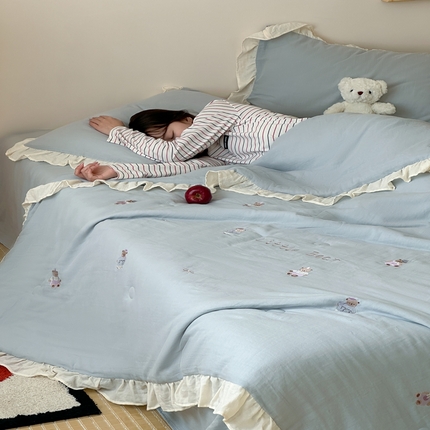 卡巴伦2025新款A类全棉双层皱皱纱绣花娜雅醋酯纤维夏被四件套 贝尔熊（蓝）