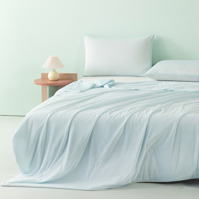 91家纺网 家纺一手货源 找家纺 瑜珠家纺 2025新款瑜珠云母凉感丝夏被 月光蓝