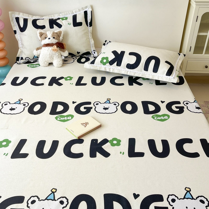 91家纺网 家纺一手货源 找家纺 新印象  2025新款花边老粗布床单款床笠款三件套字母熊