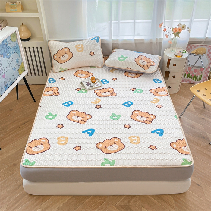 91家纺网 家纺一手货源 找家纺 布卢姆床垫 2025新款5mmA类乳胶凉席床笠套件夏被组合 字母小熊