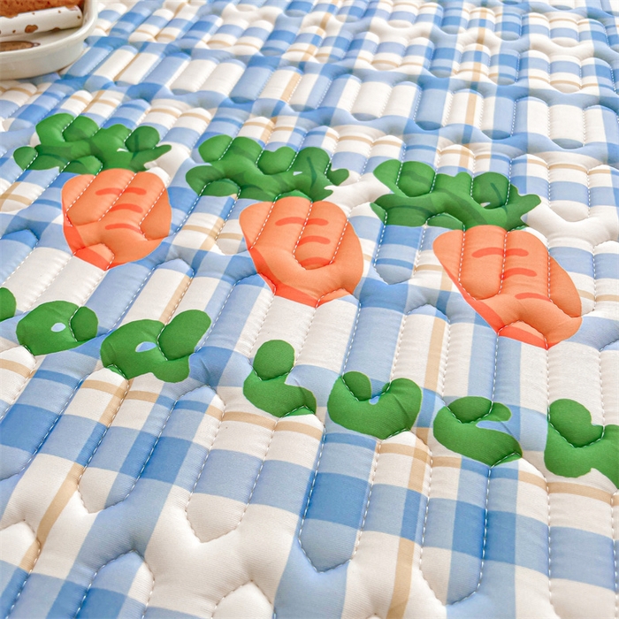 91家纺网 家纺一手货源 找家纺 布卢姆床垫 2025新款5mmA类乳胶凉席床笠套件夏被组合 拔萝卜