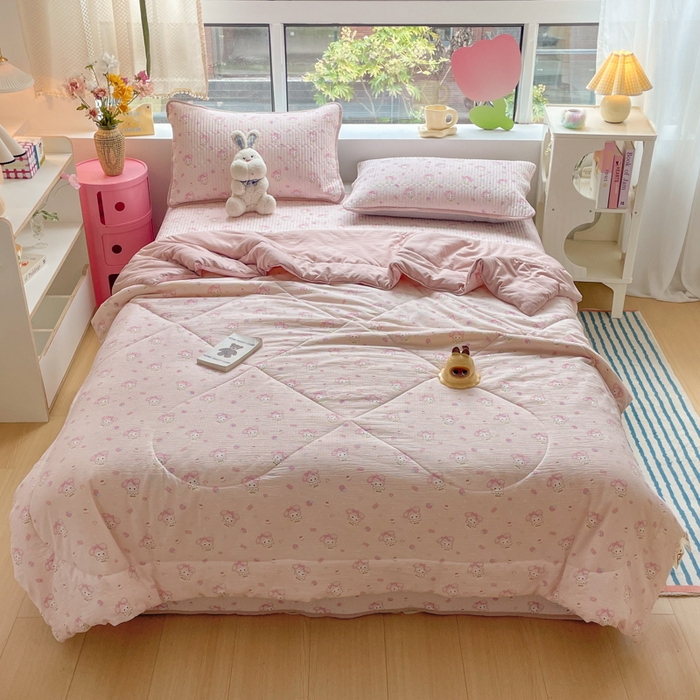 91家纺网 家纺一手货源 找家纺 老帅的工厂店 2025新款a类云感双层纱7a抗菌夏被床盖四件套 甜心兔