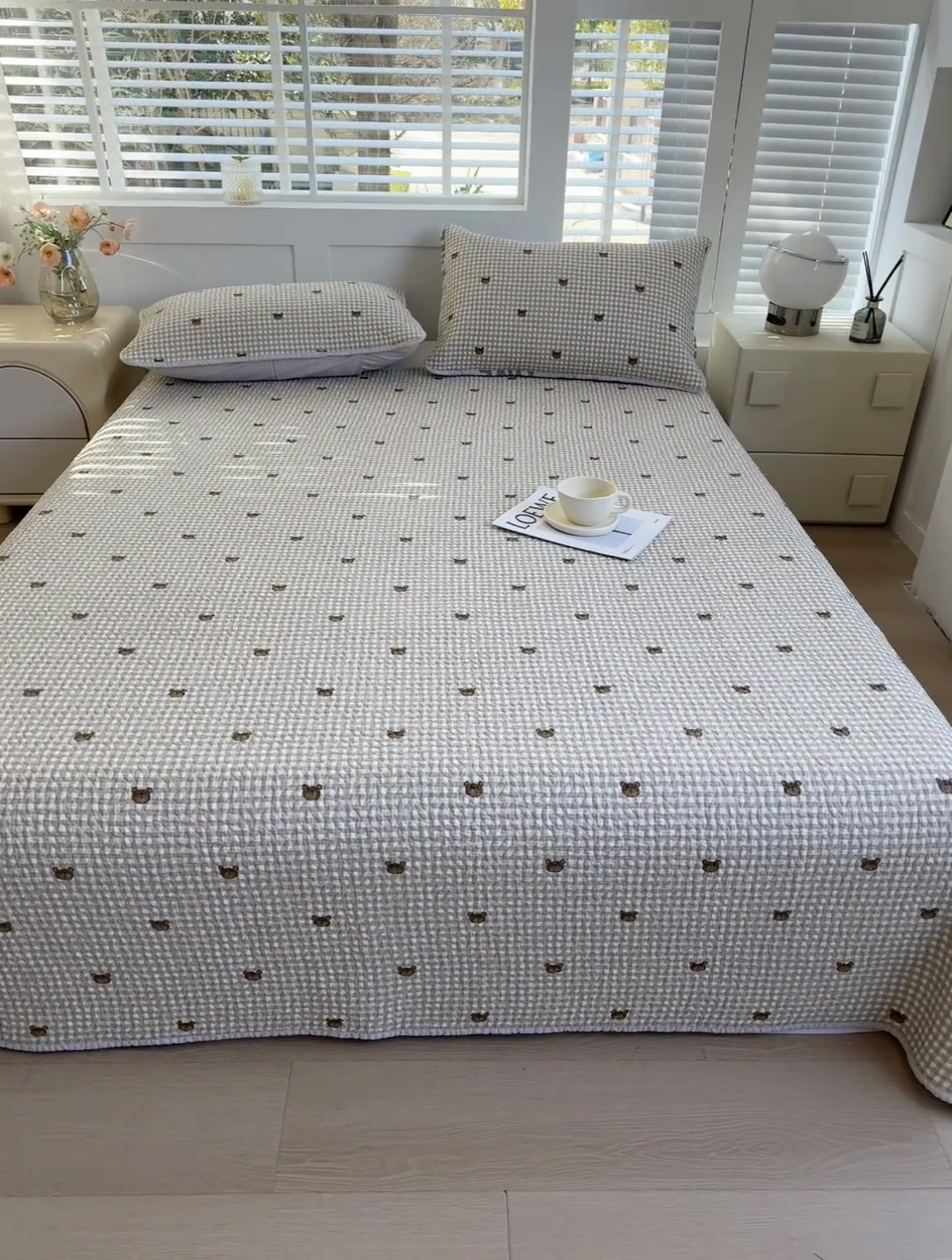 91家纺网 家纺一手货源 找家纺 宜梦家居【需要买家秀请联系老板】 2025新款双面纯棉夹层新疆棉花高温砂洗全棉床盖 呆萌熊咖