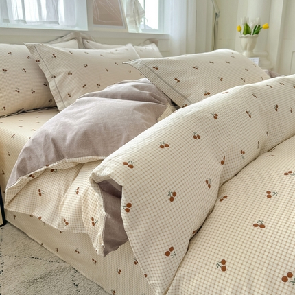 91家纺网 家纺一手货源 找家纺 红粉佳人家纺 2025春夏新款A类全棉纯棉12868纯棉单被套 小樱桃