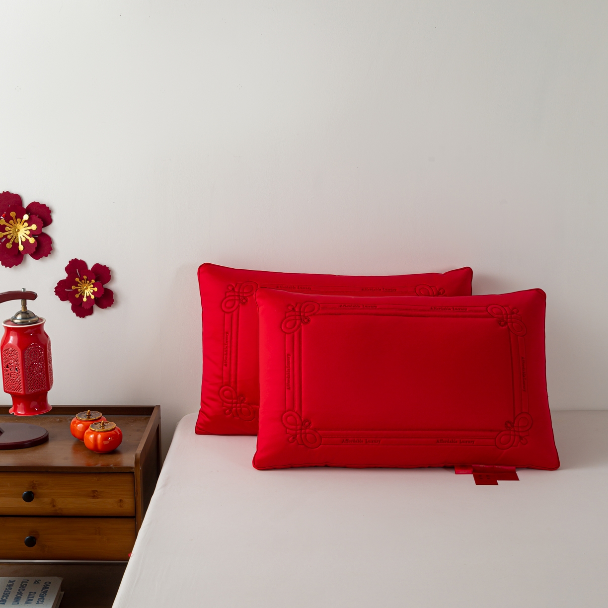 91家纺网 家纺一手货源 找家纺 贤内助家纺 2025新款传世之禧婚庆羽丝枕头枕芯保健枕护肩枕 大红