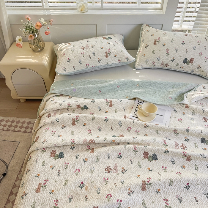 91家纺网 家纺一手货源 找家纺 宜梦家居【需要买家秀请联系老板】 2025新款双面纯棉夹层新疆棉花高温砂洗全棉床盖 仙草兔