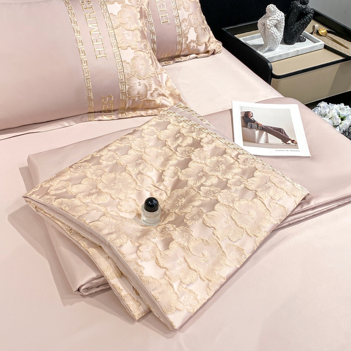 91家纺网 家纺一手货源 找家纺 子曰 2025新款金丝提花浮雕刺绣水洗真丝夏被四件套夏凉被空调被 花开朵朵-粉