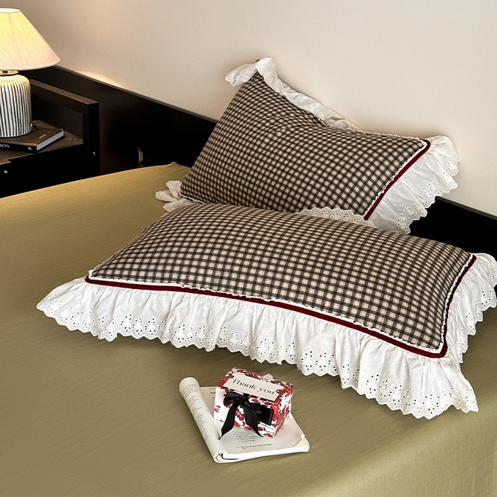 91家纺网 家纺一手货源 找家纺 蓝邻家纺 2025春夏新款全棉纯棉复古双层纱花边织带款四件套 玛德琳-绿