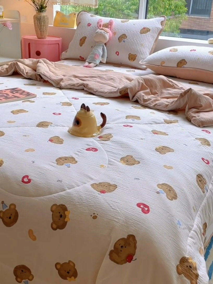 91家纺网 家纺一手货源 找家纺 老帅的工厂店 2025新款a类云感双层纱7a抗菌夏被床盖四件套 快乐小熊