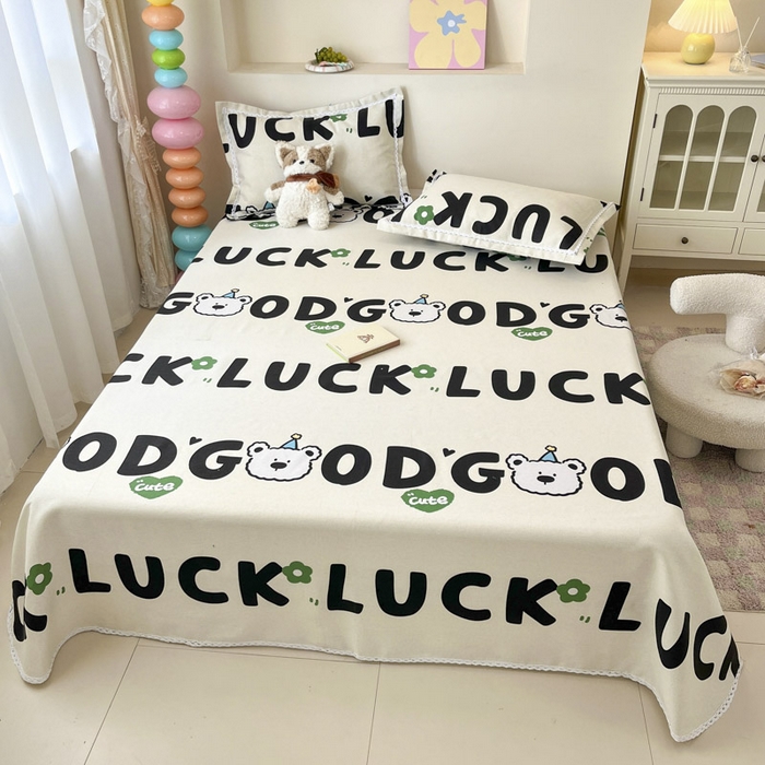 91家纺网 家纺一手货源 找家纺 新印象  2025新款花边老粗布床单款床笠款三件套字母熊