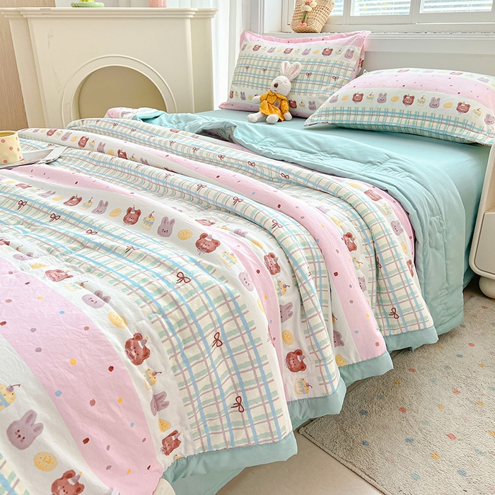 91家纺网 家纺一手货源 找家纺 西域种棉人·千百笠 2025新款A类新疆棉花夏凉被加宽包边水洗棉卡通印花吸湿透气棉花夏被空调被 凌香 生日派对