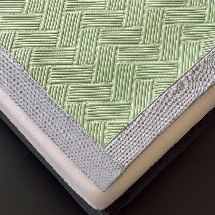 91家纺网 家纺一手货源 找家纺 雯豆家纺 2025夏季新款PE中分子凉感凉席三件套冰丝凉感席子纯色素色成人平铺绑带款 简尚-千草绿