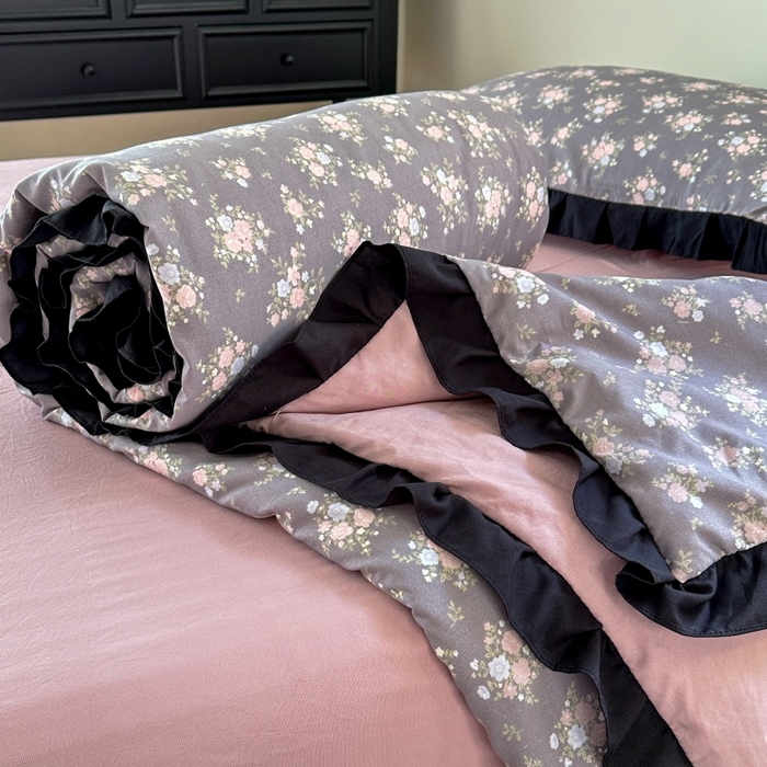 91家纺网 家纺一手货源 找家纺 亿品家纺 2025直播爆款韩版赫本风花边款针织棉双层纱夏被四件套【有买家秀加V】