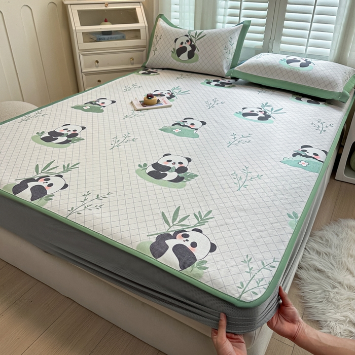 91家纺网 家纺一手货源 找家纺 花言狐语 2025新款真冰藤印花床笠款凉席 可爱熊猫