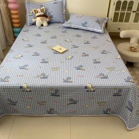 91家纺网 家纺一手货源 找家纺 新印象  2025新款花边老粗布床单款床笠款三件套蓝色小恐龙