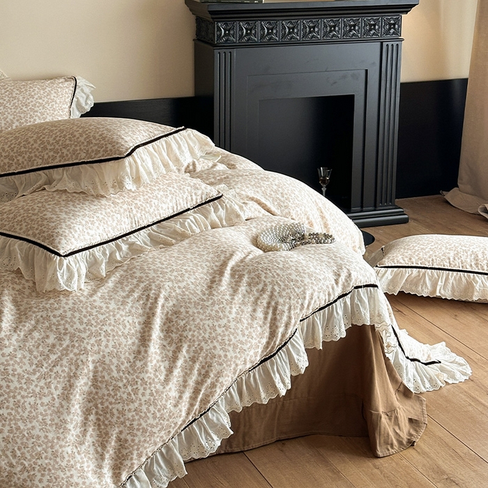 91家纺网 家纺一手货源 找家纺 蓝邻家纺 2025春夏新款全棉纯棉复古双层纱花边织带款四件套 秋之寄语