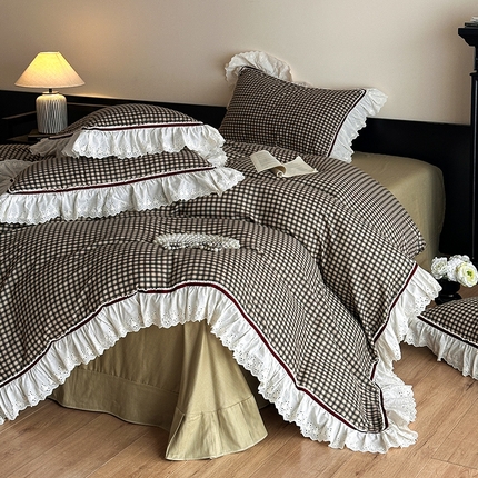 91家纺网 家纺一手货源 找家纺 蓝邻家纺 2025春夏新款全棉纯棉复古双层纱花边织带款四件套 玛德琳-绿