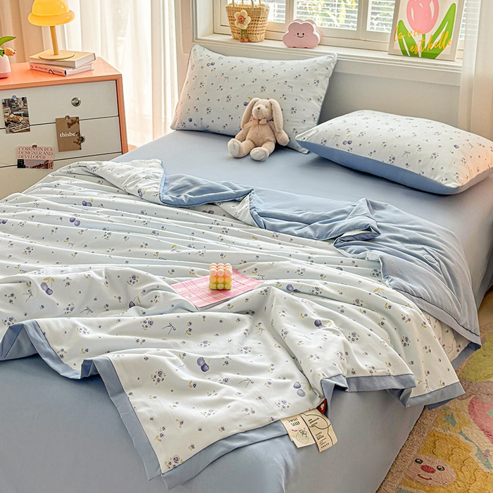 91家纺网 家纺一手货源 找家纺 金喜 2025新款小清新风格有氧针织双层纱大豆被夏被四件套 星晴兰