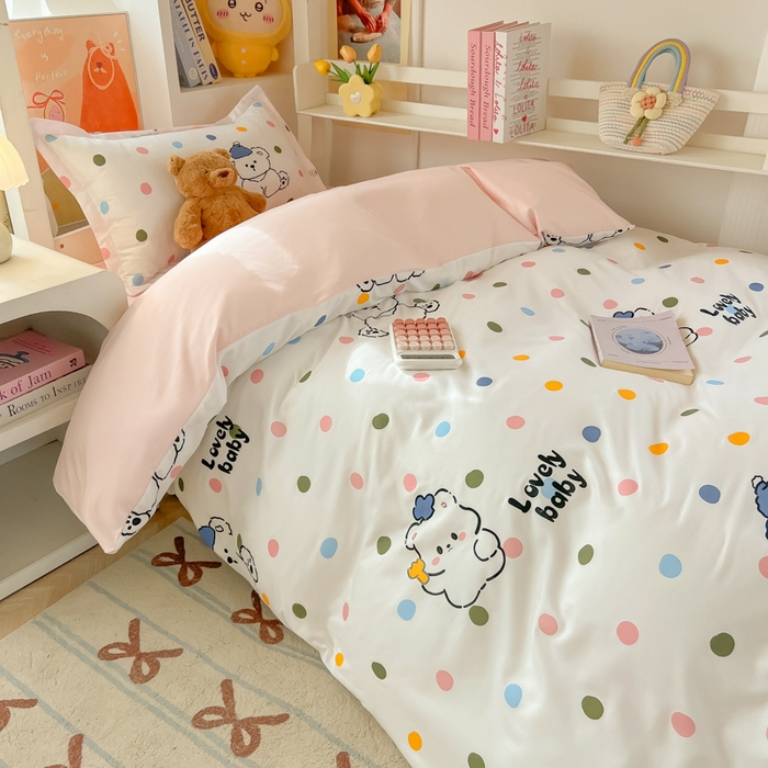 91家纺网 家纺一手货源 找家纺 悦织湾家纺 2025新款印花学生宿舍亲肤芦荟棉三件套单双人四件套轻奢印花磨毛床上用品 彩点小熊