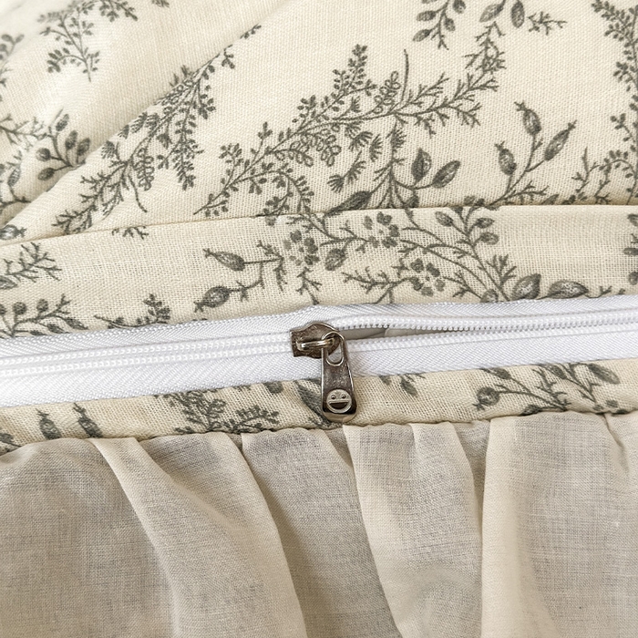 91家纺网 家纺一手货源 找家纺 蓝邻家纺 2025春夏新款全棉纯棉复古双层纱花边织带款四件套 瑞莎-深灰