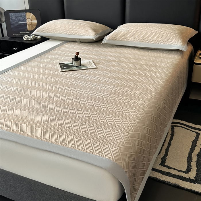 91家纺网 家纺一手货源 找家纺 雯豆家纺 2025夏季新款PE中分子凉感凉席三件套冰丝凉感席子纯色素色成人平铺绑带款 简尚-丝雾棕