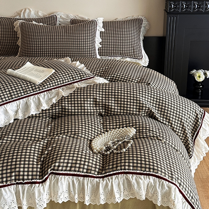 91家纺网 家纺一手货源 找家纺 蓝邻家纺 2025春夏新款全棉纯棉复古双层纱花边织带款四件套 玛德琳-绿