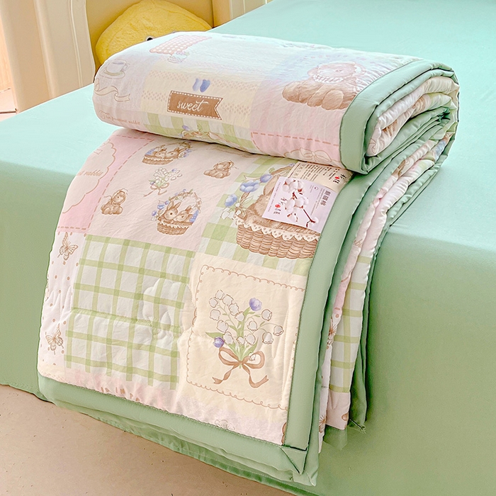 91家纺网 家纺一手货源 找家纺 西域种棉人·千百笠 2025新款A类新疆棉花夏凉被加宽包边水洗棉卡通印花吸湿透气棉花夏被空调被 凌香 宠物格