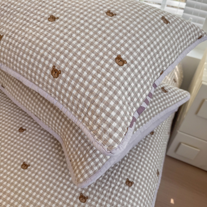 91家纺网 家纺一手货源 找家纺 宜梦家居【需要买家秀请联系老板】 2025新款双面纯棉夹层新疆棉花高温砂洗全棉床盖 呆萌熊咖