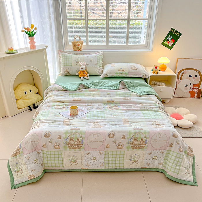 91家纺网 家纺一手货源 找家纺 西域种棉人·千百笠 2025新款A类新疆棉花夏凉被加宽包边水洗棉卡通印花吸湿透气棉花夏被空调被 凌香 宠物格