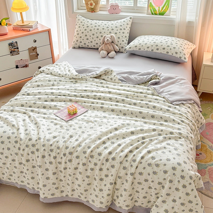 91家纺网 家纺一手货源 找家纺 金喜 2025新款小清新风格有氧针织双层纱大豆被夏被四件套 清欢