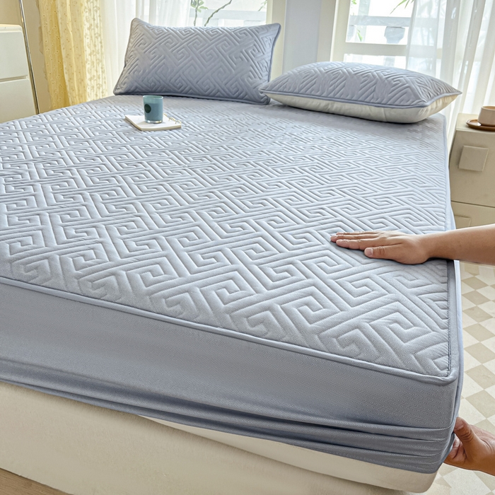 91家纺网 家纺一手货源 找家纺 卡伦家纺 2025新款水洗磨毛夹棉床笠系列 回形格-浅灰