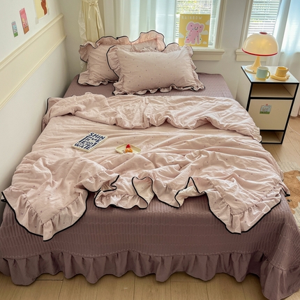 91家纺网 家纺一手货源 找家纺 欧尚 2025新款细黑边夏被床单床盖三件套 紫爱心