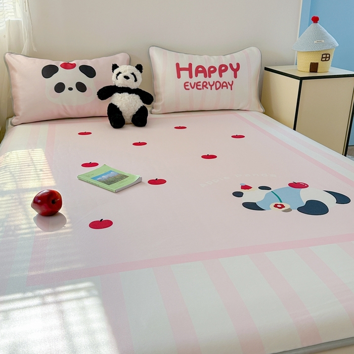 91家纺网 家纺一手货源 找家纺 美乐迪家纺 2025新款碳光凉感冰丝席 苹果熊猫