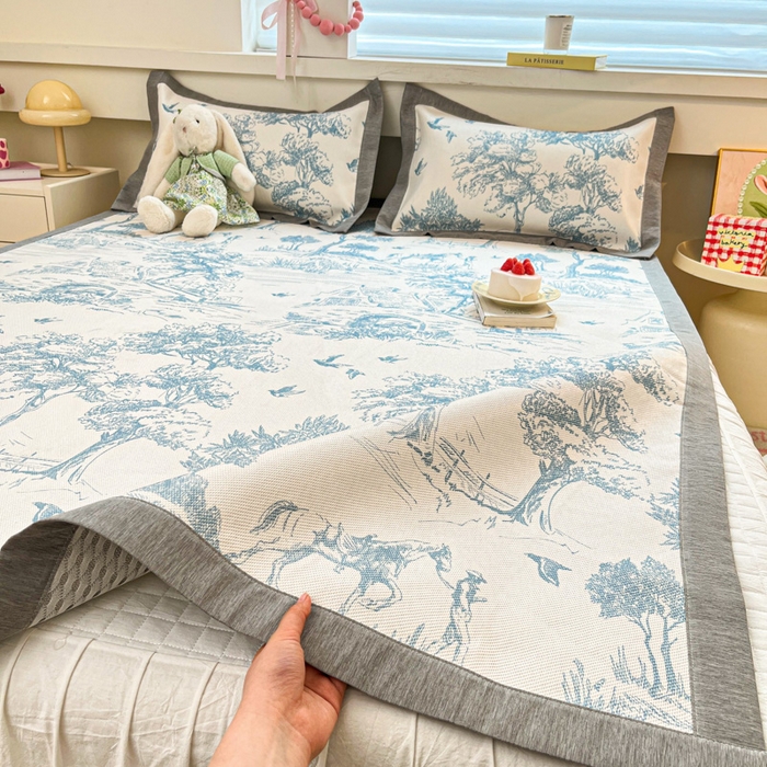 91家纺网 家纺一手货源 找家纺 花言狐语 2025新款印花真冰藤冰凉席 丛林间-蓝