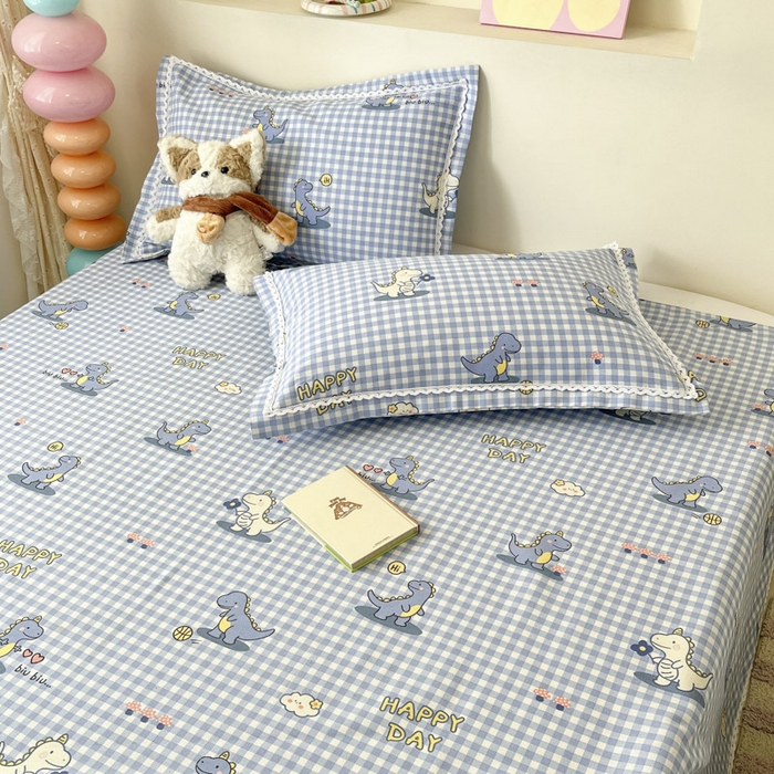 91家纺网 家纺一手货源 找家纺 新印象  2025新款花边老粗布床单款床笠款三件套蓝色小恐龙