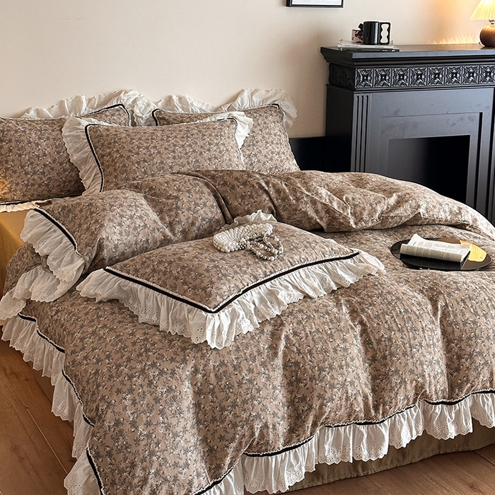 91家纺网 家纺一手货源 找家纺 蓝邻家纺 2025春夏新款全棉纯棉复古双层纱花边织带款四件套 漫步花丛