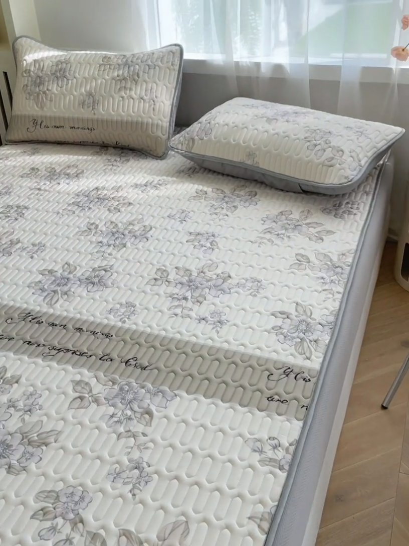 91家纺网 家纺一手货源 找家纺 布卢姆床垫 2025新款5mmA类乳胶凉席床笠套件夏被组合 花艺人间